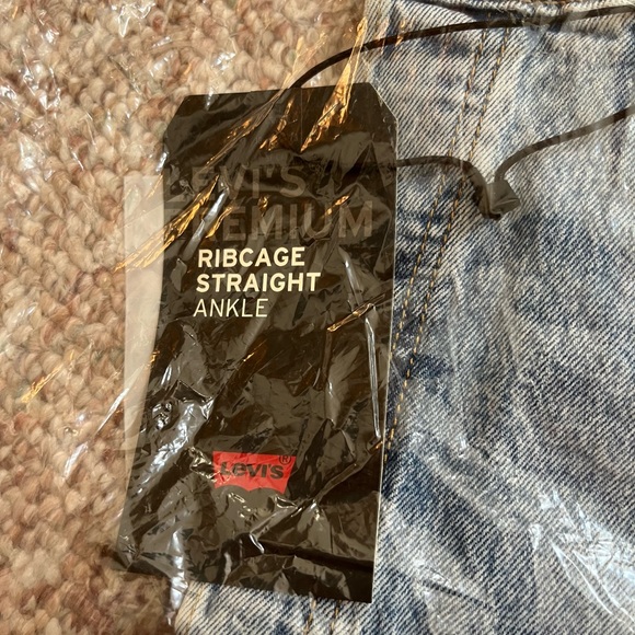 NWT Levi’s Ribcage Straight Ankle Jeans 31 Waist - Picture 3 of 6